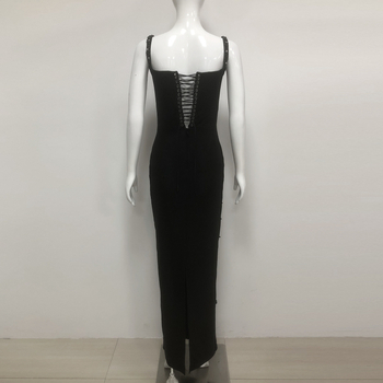 Hosszú estélyi ruha váll nélküli, V-nyakú, hátrés nélkül, gyémántos díszítéssel