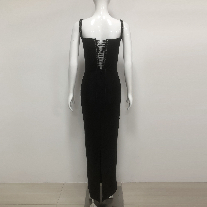 Hosszú estélyi ruha váll nélküli, V-nyakú, hátrés nélkül, gyémántos díszítéssel