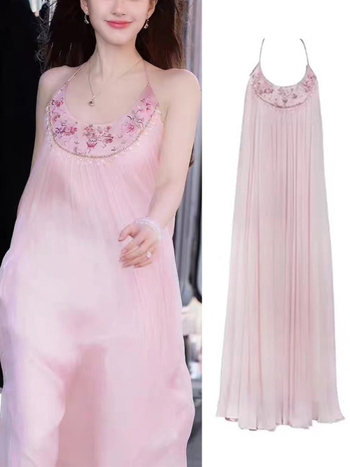 Hímzett chiffon ruha, A-vonalú, U-nyakkal, 3D hatás