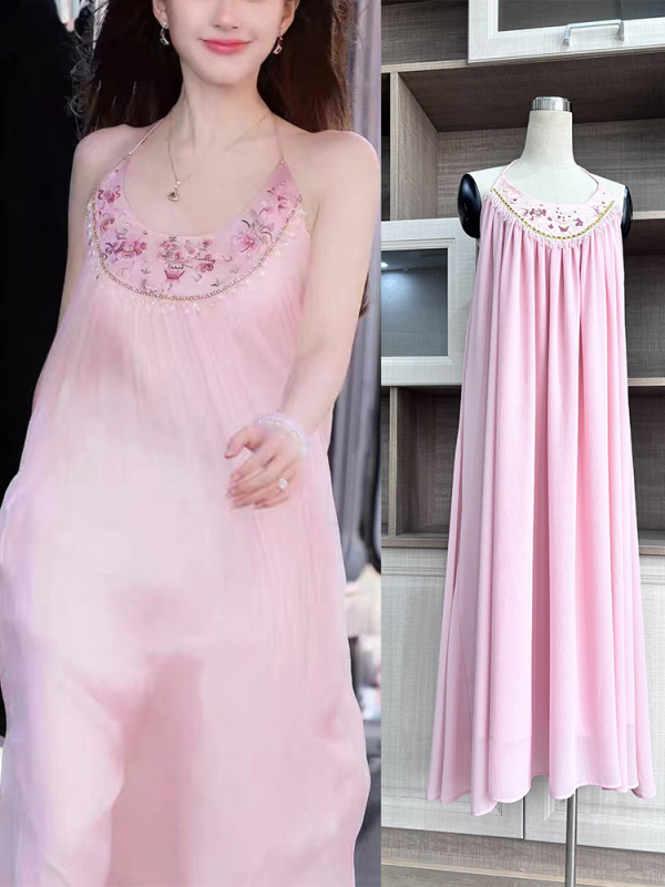 Hímzett chiffon ruha, A-vonalú, U-nyakkal, 3D hatás