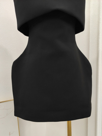 Váll nélküli ruha Tube-Top stílussal, puffos mini szoknyával, középső derék, cipzáras záródás, francia retro stílus