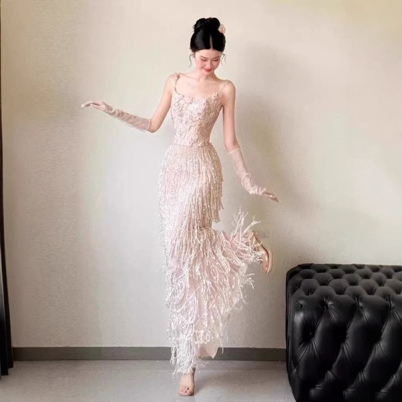 Estélyi ruha bojt dizájnnal, ujj nélküli, nyakpántos kivitel, magas derekú, hosszú szabású, poliészter keverék (30-50% + 50-70%), esküvőre, 2025 nyár