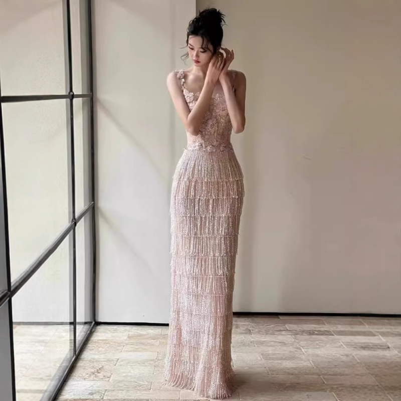 Estélyi ruha bojt dizájnnal, ujj nélküli, nyakpántos kivitel, magas derekú, hosszú szabású, poliészter keverék (30-50% + 50-70%), esküvőre, 2025 nyár