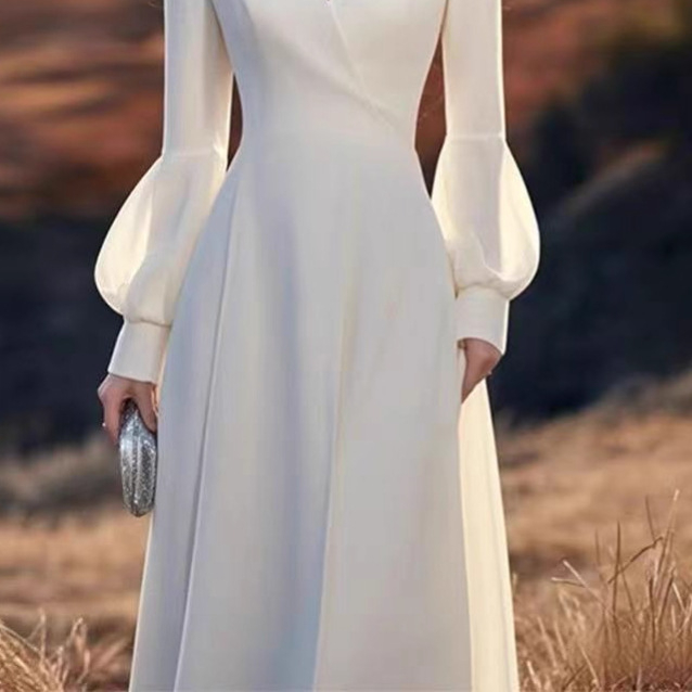 Eljegyzési ruha A‑vonalú siluettel, magas derék, hosszú ujjú, midi hosszúságú szoknya, szoros fazon