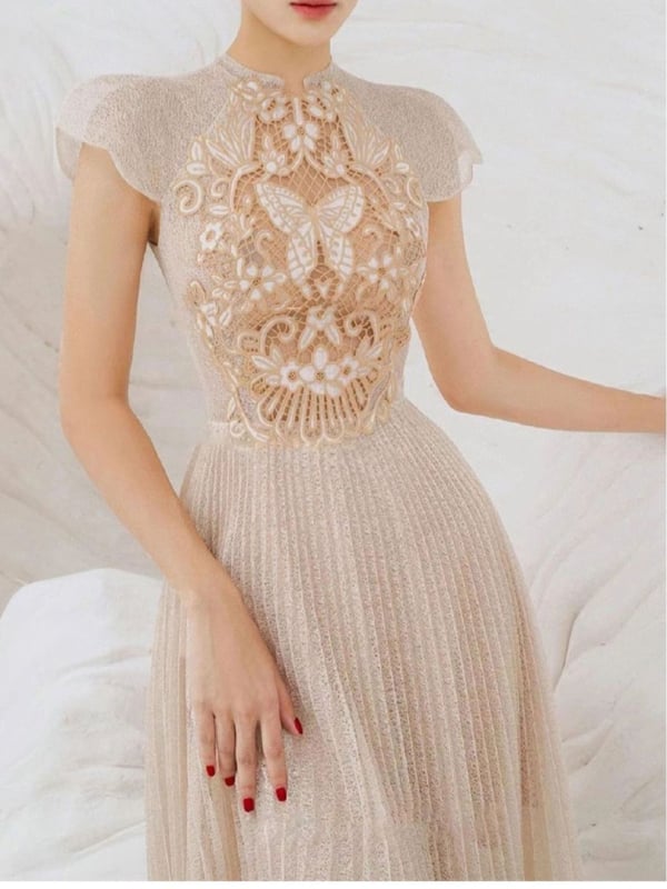 Čipkasta haljina s izvezenim detaljem, plisirana midi haljina, visok pas, okrugli ovratnik, kratki rukavi