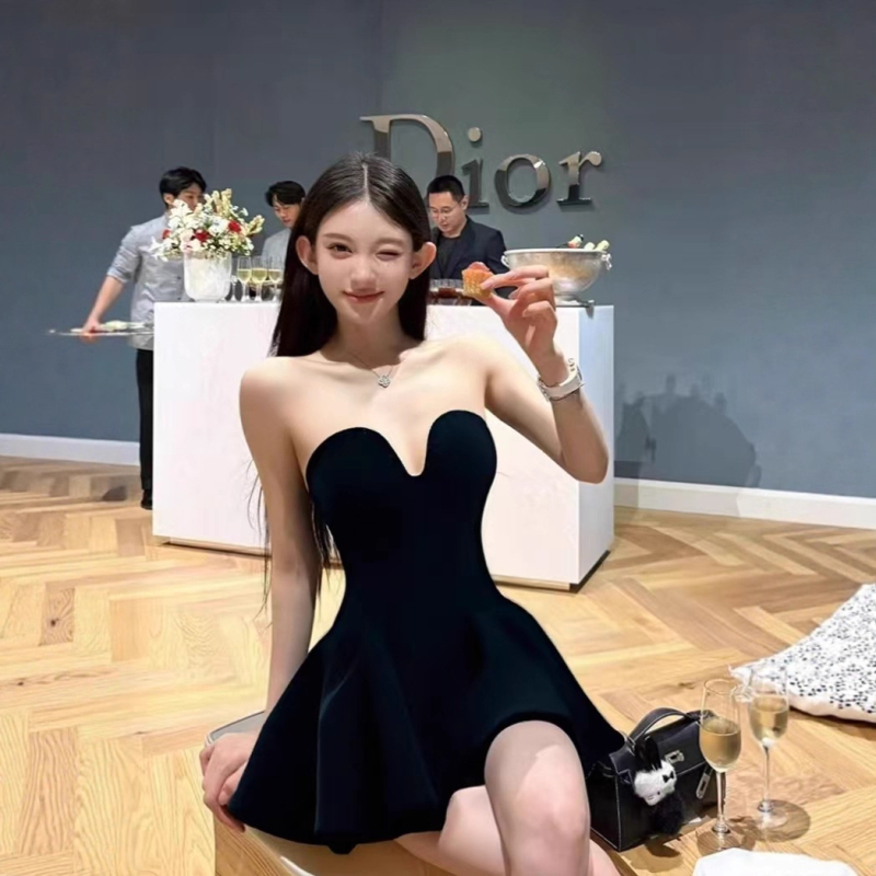 Haljina A-linije bez rukava, V-izrez, detalj chest wrap, jednobojna poliester tkanina, zatvarač