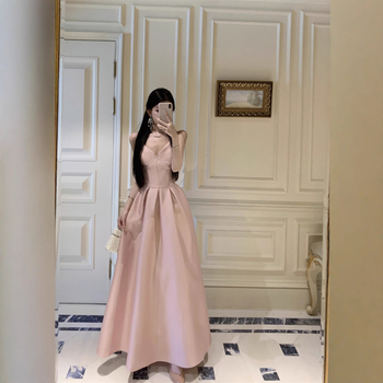 Ružičasta šifon haljina za zabavu, A‑linija kroj, visokim strukom, bez rukava, duga haljina, golom jedne linije