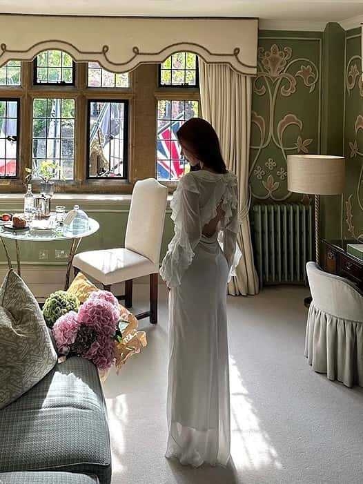 Lotuslevél szegélyű ruha, hosszú ujjú, kerek nyakú, magas derékvonal, hosszú ruha