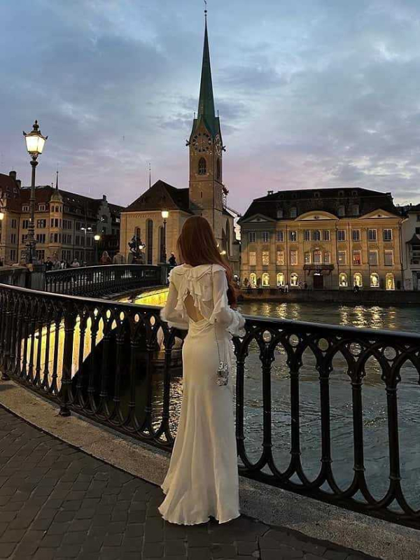 Lotuslevél szegélyű ruha, hosszú ujjú, kerek nyakú, magas derékvonal, hosszú ruha