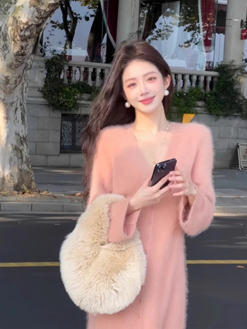 Pletena ženska haljina s dugim rukavima i V-izrezom, A-linijski kroj, duga haljina, podesivi struk, materijal: viskozna smjesa i poliester