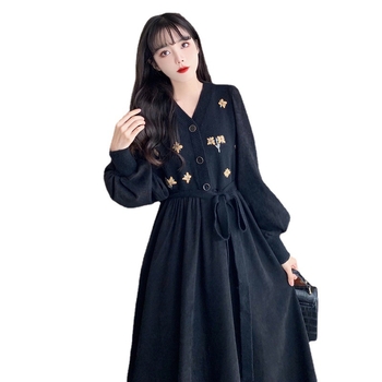 Haljina za plus veličine s V izrezom, cvjetnim vezom na cordury, midi duljina s visokim strukom