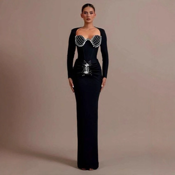 Večernja haljina s dugim rukavima, okruglim izrezom, visokim strukom i hotfix kristalima, izrađena od mercerisiranog pamuka.