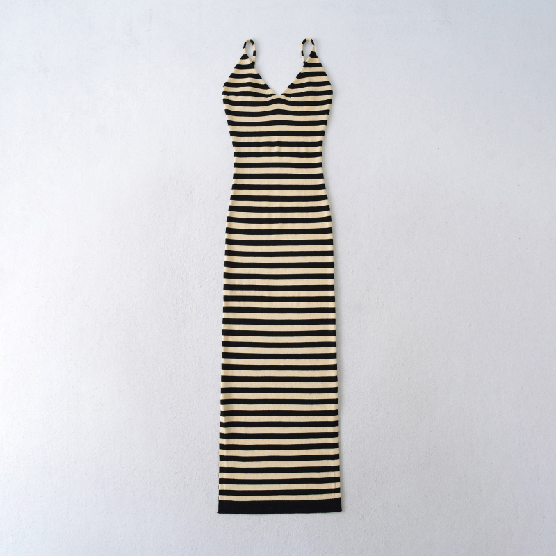 Csíkos pántos ujj nélküli ruha, hosszú A-vonalú kötött ruha, pamut-elasztán — nyár 2025 (Pamut-elasztán; Csíkos; Pántok; Ujj nélküli; V-nyak)