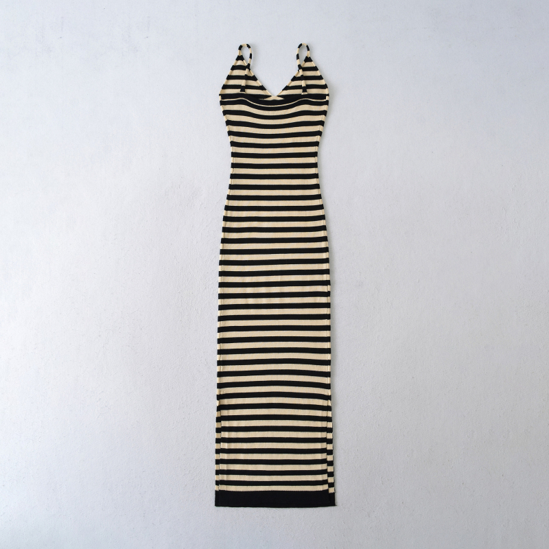 Csíkos pántos ujj nélküli ruha, hosszú A-vonalú kötött ruha, pamut-elasztán — nyár 2025 (Pamut-elasztán; Csíkos; Pántok; Ujj nélküli; V-nyak)