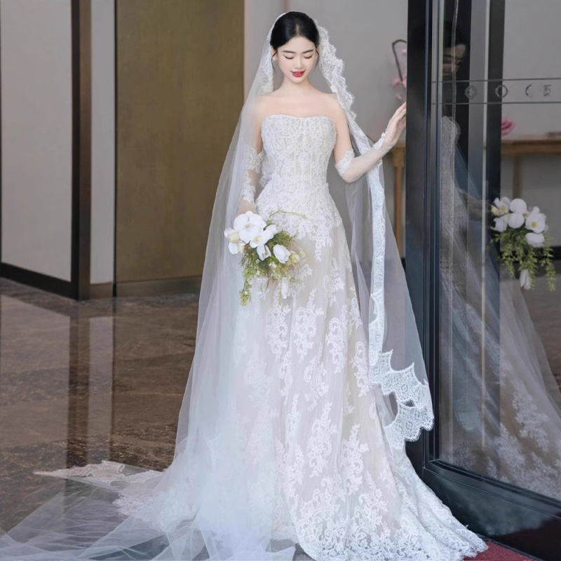 Vjenčana haljina bez naramenica - mali šlep, bez rukava, duga suknja, visok struk, tijesno krojenje