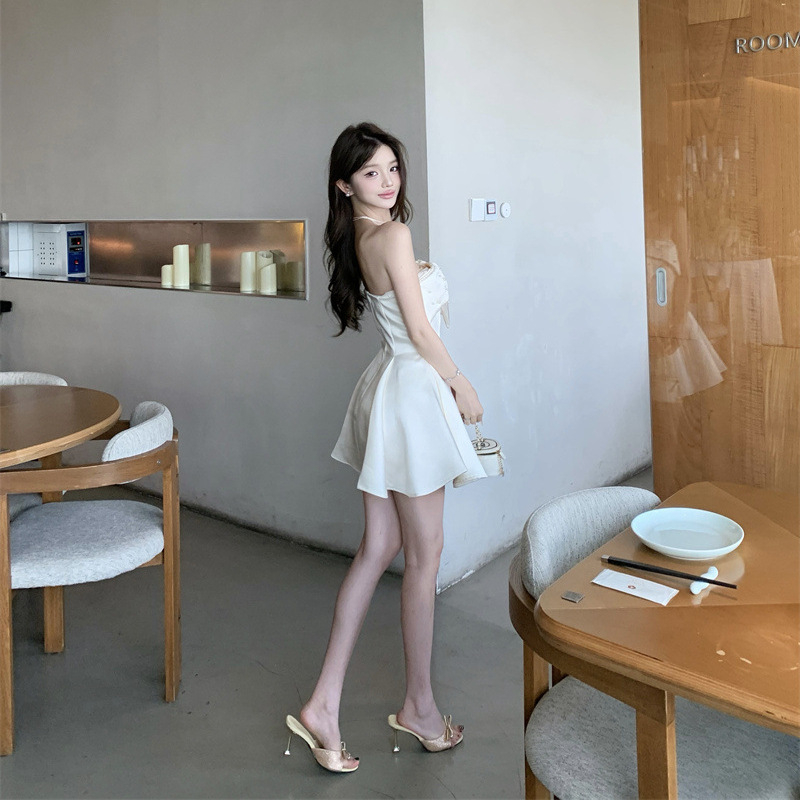 Haljina: jednostruki rameni dizajn s mašnom i perlastom trakom, A-linija, šifon