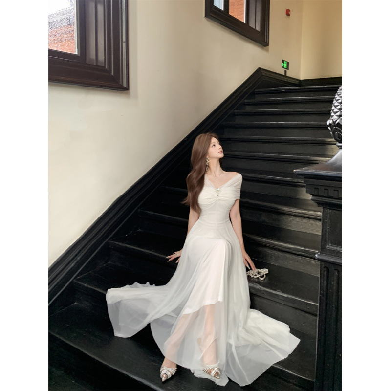 Haljina od mrežaste tkanine, duga A-linijska silueta, bez ovratnika, bez rukava, visokim strukom