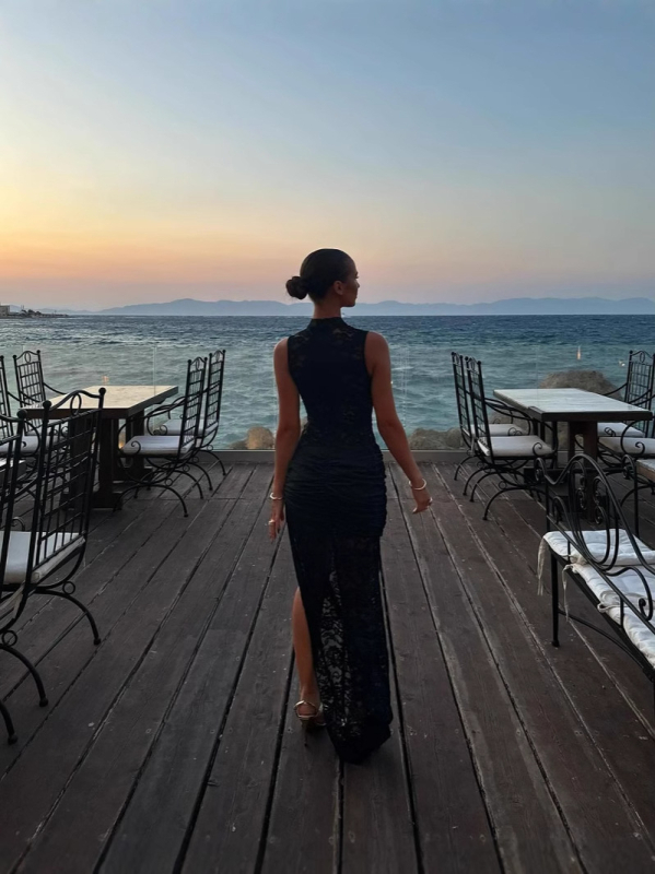 Haljina od čipke, okrugli izrez, bez rukava, duga suknja (Materijal: čipka; Ovratnik: okrugli izrez; Rukavi: bez rukava; Duljina: duga suknja)