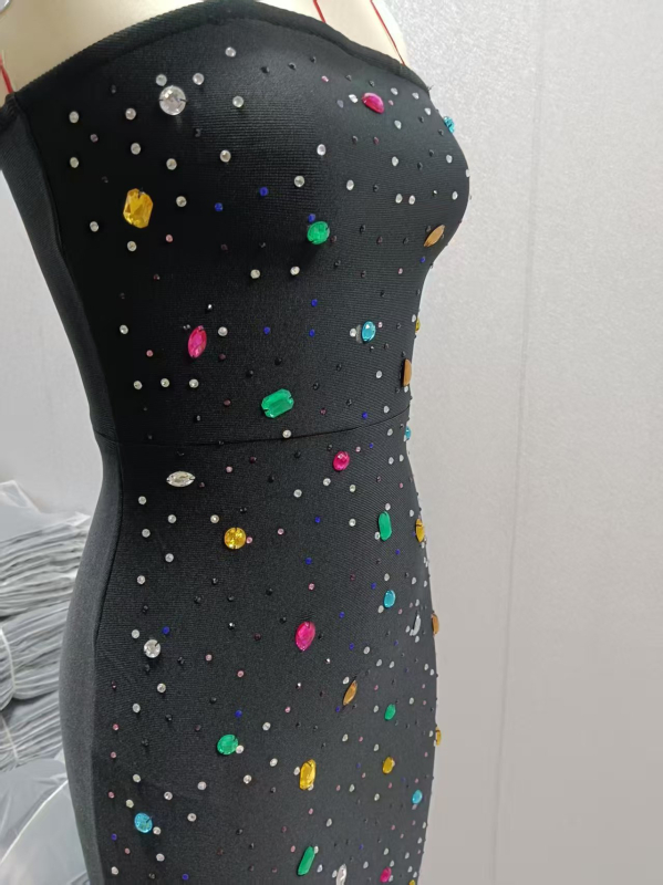 Haljina bodycon bez ramena s 3D uzorkom, pleteni materijal, metalne nite, kratka duljina