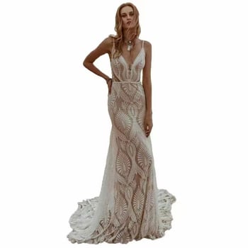 Csipkés esküvői ruha mély V-nyakkal, ujjak nélkül, nyitott hátsó rész, hosszú halfarok-siluett