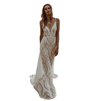 Csipkés esküvői ruha mély V-nyakkal, ujjak nélkül, nyitott hátsó rész, hosszú halfarok-siluett