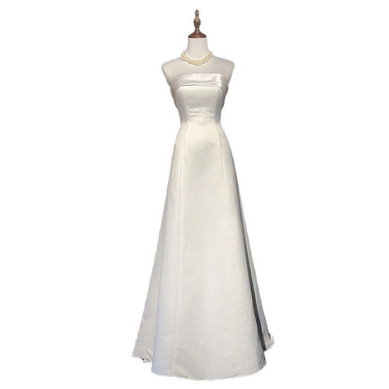 Váll nélküli menyasszonyi ruha, magas derekú siluett, hosszú szoknya, kis uszály, poliészter anyag