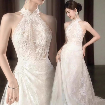 Menyasszonyi ruha, halternyakú kivágás, sellő vonalú kis uszály, ujjatlan, poliészter anyag