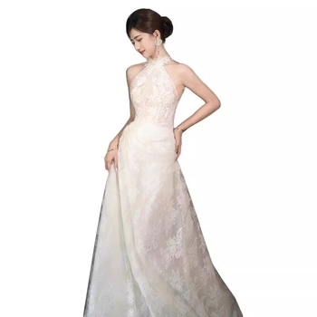 Menyasszonyi ruha, halternyakú kivágás, sellő vonalú kis uszály, ujjatlan, poliészter anyag