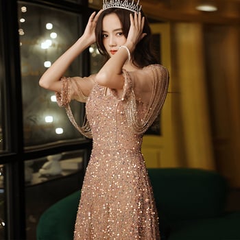 Bálba szóló estélyi ruha bojtokkal és strasszokkal, A-vonalú siluett, mély V-nyak, magas derék, hosszú ruha