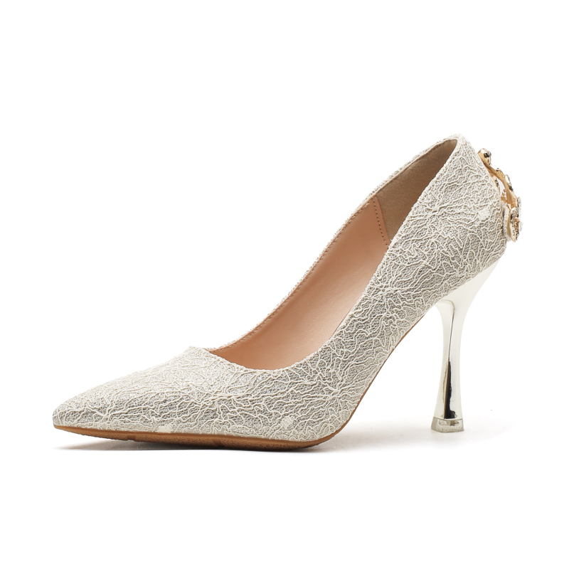 Francia-stílusú esküvői magassarkú cipő, hegyes orrú, 6–8 cm sarkú, Grate felsőrész, gumitalp