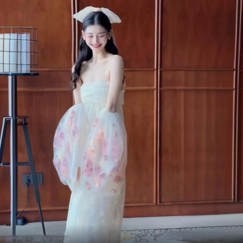 Сватбена рокля без презрамки, дълга пола с tutu стил и висока талия