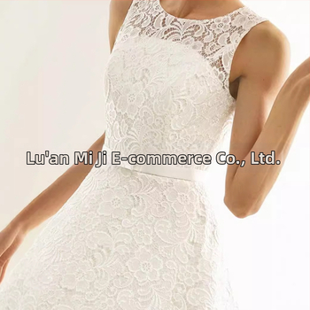 Félhosszú esküvői ruha U-nyakkal, ujjatlan, hercegnő-sziluett stílus, poliészter-keverék (30–50%), 2025 nyár