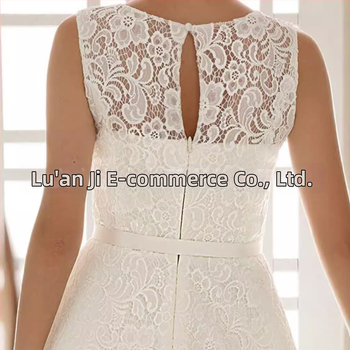 Félhosszú esküvői ruha U-nyakkal, ujjatlan, hercegnő-sziluett stílus, poliészter-keverék (30–50%), 2025 nyár