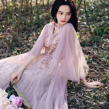 Hálószövetes estélyi ruha, mély V-kivágás, 80–90% poliészter, partihoz illő, Type A sziluett