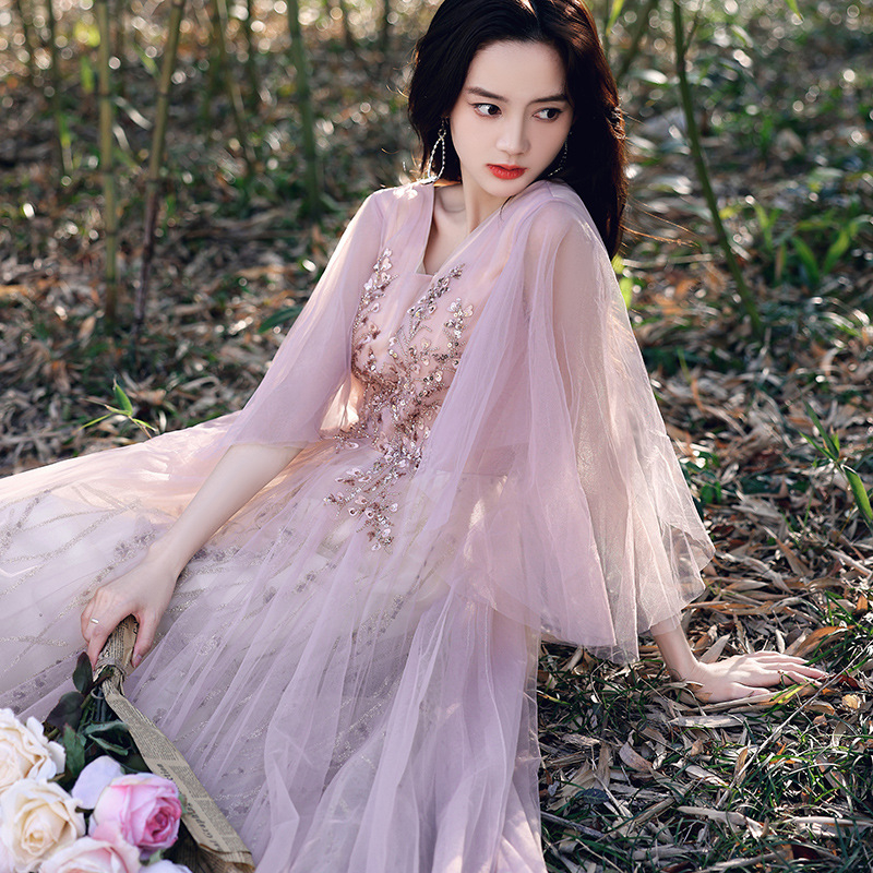 Hálószövetes estélyi ruha, mély V-kivágás, 80–90% poliészter, partihoz illő, Type A sziluett