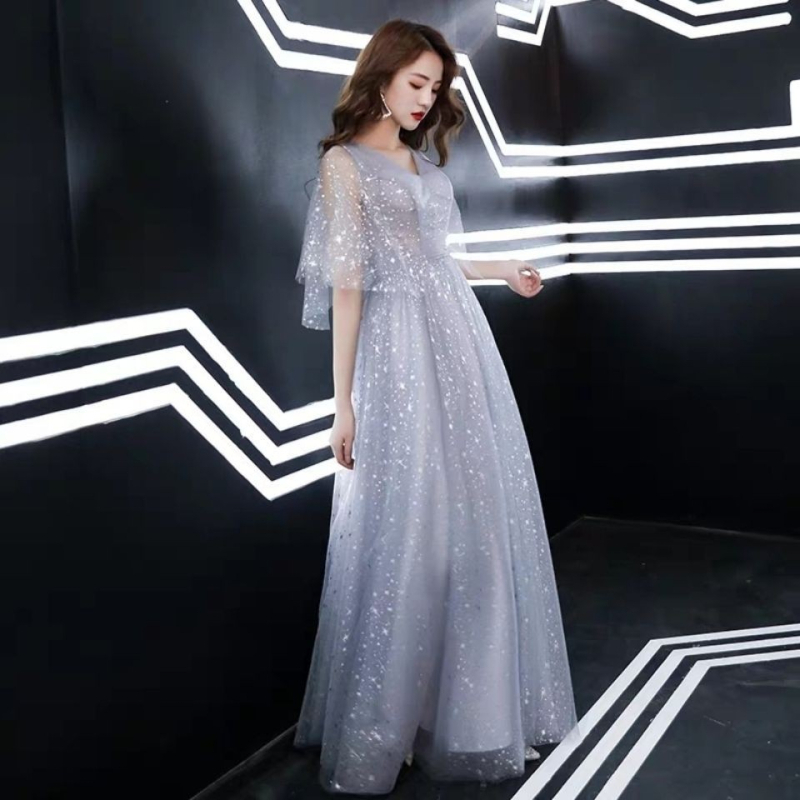 Koszorúslányoknak szóló estélyi ruha, mély V-nyakkal, Feifei ujjakkal, hosszú szoknyával, anyag acetát-poliészter keverék