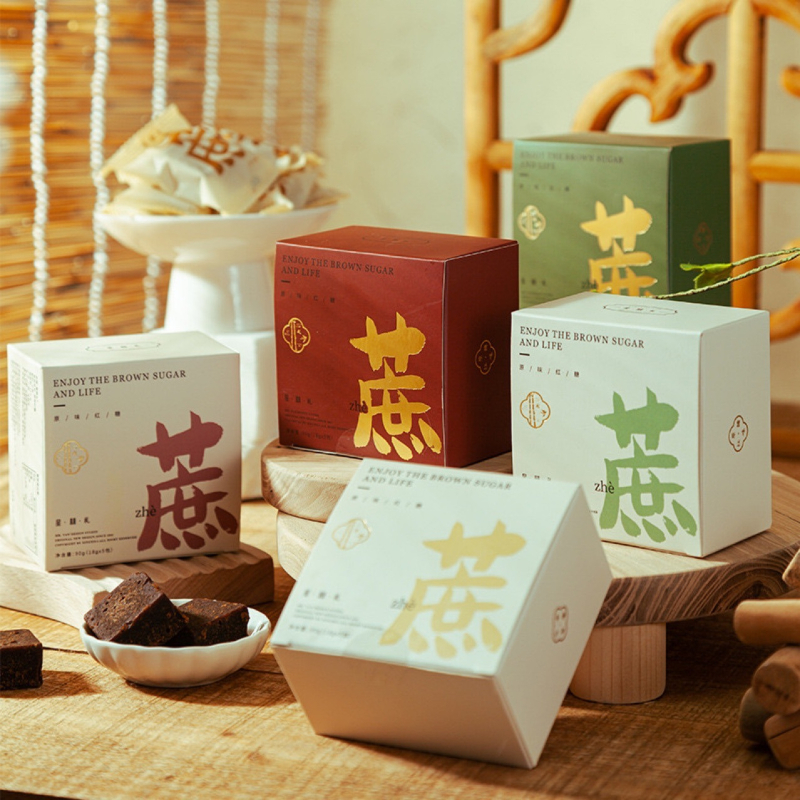 Līgavām paredzēti cukura trīstes suvenīri – grezni un praktiski kāzu suvenīri; iepakojums: kartons; materiāls: papīra kastīte; nav importēts; piemēroti kāzām