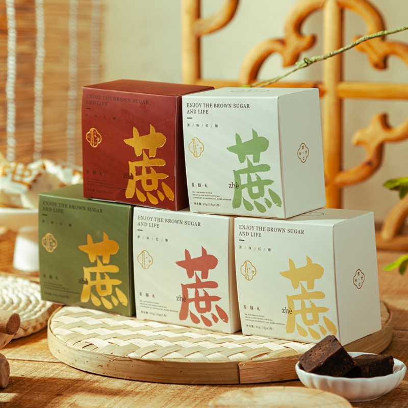 Līgavām paredzēti cukura trīstes suvenīri – grezni un praktiski kāzu suvenīri; iepakojums: kartons; materiāls: papīra kastīte; nav importēts; piemēroti kāzām