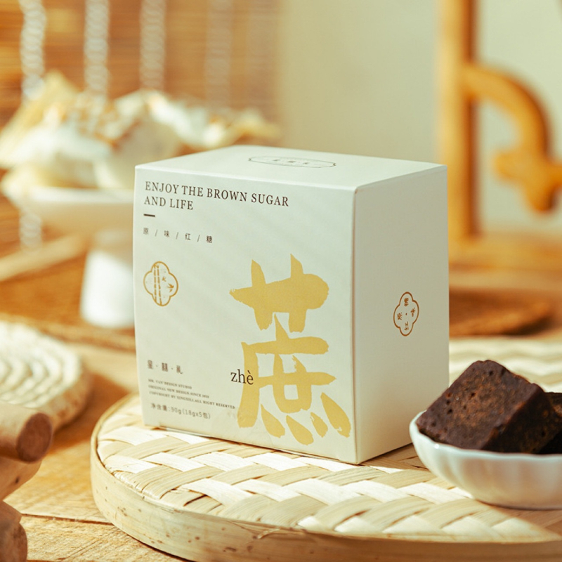 Līgavām paredzēti cukura trīstes suvenīri – grezni un praktiski kāzu suvenīri; iepakojums: kartons; materiāls: papīra kastīte; nav importēts; piemēroti kāzām