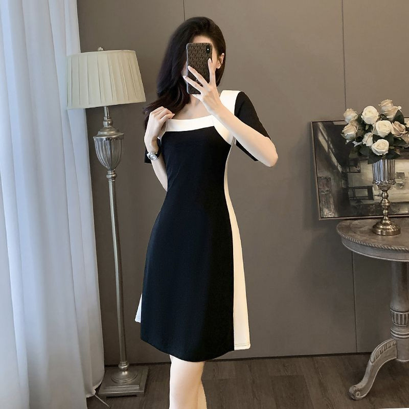 Plus-size haljina A-kroja s crno-bijelim panel dizajnom inspiriranim Francuskom, kvadratni izrez, kratki rukavi, visok struk, ljetni stil