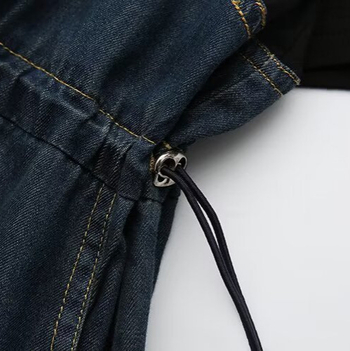 Ljetna haljina za plus veličine s kratkim rukavima, lažni dvodijelni denim izgled, naglašena linija struka, srednja duljina