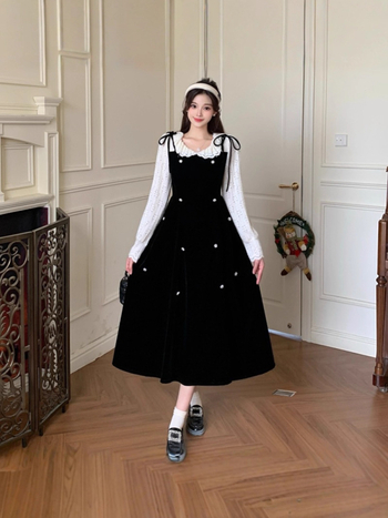 Elegáns velúr ruha kettő rész hatású illúzióval, hosszú ujjú, csipkés gallér, A-vonalú középméretű szoknya, 70–80% poliészter