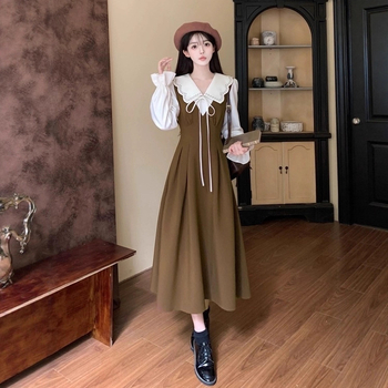 Haljina plus veličine u francuskom stilu, lažni dvodijelni kroj, ovratnik lutke, naglašena struk, retro elegancija, midi duljina.