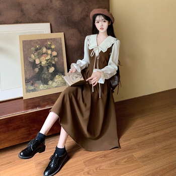 Haljina plus veličine u francuskom stilu, lažni dvodijelni kroj, ovratnik lutke, naglašena struk, retro elegancija, midi duljina.