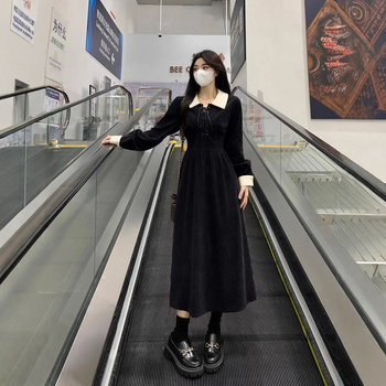 Plus-size ženska haljina: elegantna retro color-block crna haljina sa uskim strukom, pogodna za jesen-zimu.