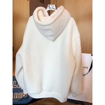 Ženski pulover s kapuljom, ležernog kroja, srednje duljine, debeli flis unutarnje postave i izšivka