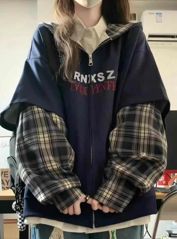 Korejskog stila hoodie džemper s kariranim šavom, lažni dvodjelni dizajn, široka silueta, srednja duljina, poliester