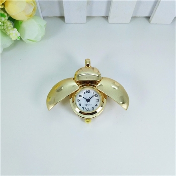 Džepni sat s motivom buba, karikatura stil, kvarcni mehanizam, metalno kućište, prikaz s kazaljkama i brojevima