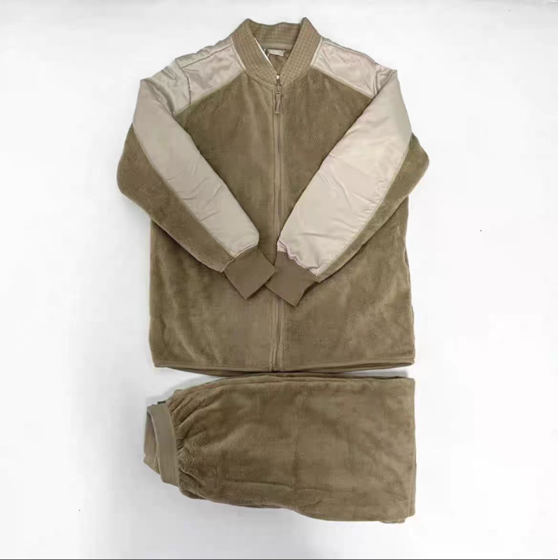 Flīsa jaka un bikses komplekts, stils: kombinēts flīss, audums: kokvilnas maisījums, oderes materiāls: poliesteris, pūšu saturs: 36