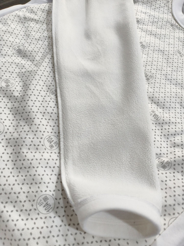 Unisex bijeli termični top s gusjim perjem, ultra mekana mješavina pamuka i poliestera, okrugli izrez, jesen-zima
